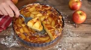 Julie Andrieu révèle sa recette de gâteau aux pommes favori, bien meilleur qu'une simple tarte