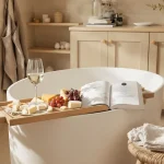 salle de bain travertin et bois
